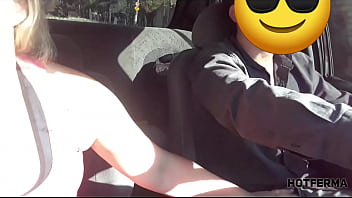 Preview 2 of Toys Milf - Loira safada fodendo com o motorista na rua movimentada
