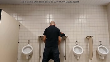 Preview 1 of Www Xxx Bf Vidos 16 Sal Ke Larke - PROFESSOR ATIVO COME GAROT&Atilde_O PASSIVO DENTRO DO BANHEIRO