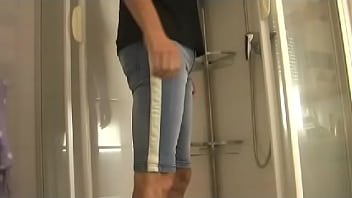 Preview 1 of Czech Massage Hidden Camera - Pissen und abspritzen in Jeans