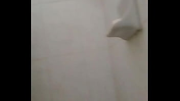 Preview 1 of Orld Sexcom - Mi mujer ba&ntilde_andose camara escondida