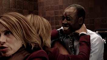 Preview 4 of Rim And Ass Fuck - Dawn Olivieri - House of Lies - Sexo salvaje en el ba&ntilde_o - Un interracial entre Don Cheadle y Dawn Olivieri