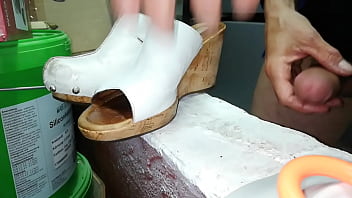 Preview 3 of Permeate Sex - Schuhe besamen. Ich fick die Pantolletten.