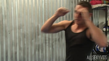 Preview 1 of Bodybuildet - Battle Bang With Sophie Dee