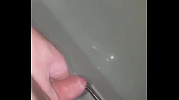 Preview 1 of Sxs Irani Bach - Pissing in the bathtub