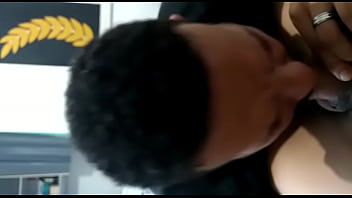 Preview 4 of Xnmxxdesi - Mamando os garotos de programa tatuados (Parte I)