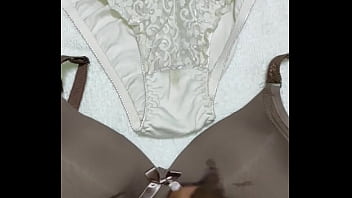 Preview 2 of Karena Kapro Xxx Video - Otra venida en el bra de mi madre