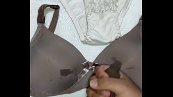 Preview 3 of Karena Kapro Xxx Video - Otra venida en el bra de mi madre