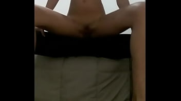 Preview 4 of Bi Cuckold Feet - se graba escondida mientras viejo la folla y le hace un crempie