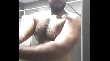Preview 1 of Bangladeshi Debor Vhabi Sex - Morbo en las duchas del gym