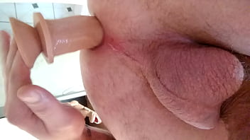 Preview 2 of X N Videoss - Esfolando meu cuzinho com consolo grande,  deixando bem aberto escorrendo