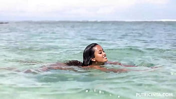 Preview 4 of Sunny Lione Brest Feeding Milk - Putri Cinta in &#039_Mangrove Island&#039_