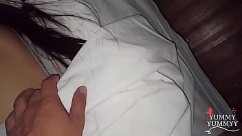 Preview 1 of Bangbus Lia Ezra - Mientras nadie est&aacute_,  aprovecho para entrar a la habitaci&oacute_n de mi de 18 a&ntilde_os y manocearla