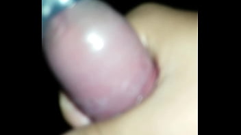 Preview 1 of Romance Chest - Novinho jorrando porra na camisinha