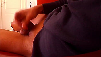 Preview 2 of Deflowered By Daddy - Branlette avec une bonne &eacute_jaculation