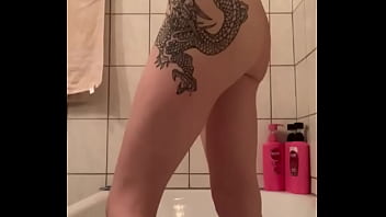 Preview 1 of Eyes Rolled Hentai - pissing in bathtub is fun