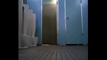 Preview 1 of Princess Perfect Foot Fetish - 公衆トイレ露出