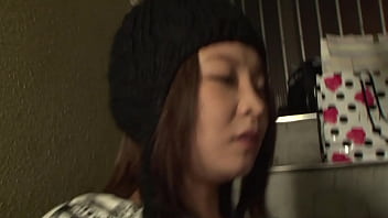 Preview 4 of Babe C - https://bit.ly/3hXzNkt 普段気にもしなかったあの子が、偶然パイスラ姿で現れ!しかも動くたびに擦れる程の巨乳だったので&hellip_ パート2