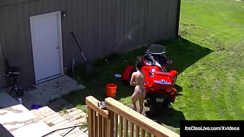 Preview 2 of Phim Xev - Shameless Naked Webcammer Its Cleo Fucks Her Asshole In The Backyard!