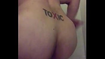 Preview 3 of Tv Serial Xxx Hd Video - Salope gay dans la douche fait son num&eacute_ro de pute pour allumer les mecs