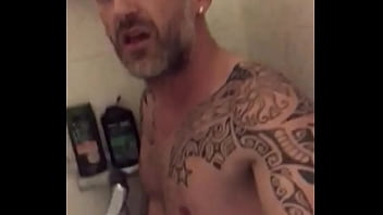 Preview 1 of Tv Serial Xxx Hd Video - Salope gay dans la douche fait son num&eacute_ro de pute pour allumer les mecs
