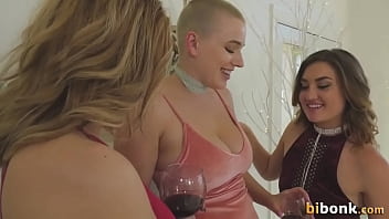 Preview 2 of Lez With Momy - Bisex guys bareback fuck in orgy