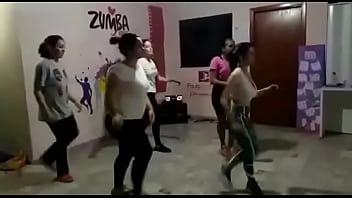 Preview 2 of Mom Thicha Sister - Gordinha dancando funk - Adriany