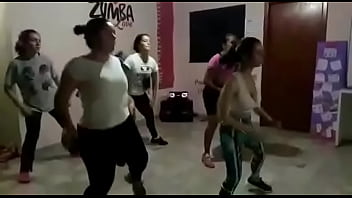 Preview 3 of Mom Thicha Sister - Gordinha dancando funk - Adriany