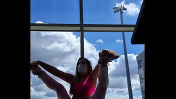 Preview 1 of Horny Babe Huge Tits - Abaxando as calcas no aeroporto .... mostrando a ppkinha... quer ver??. Bolivianamimi.tv