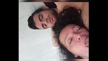 Preview 2 of Teen N Grand Pa - Me la chupa antes de metersela por el culo - Sexo Anal