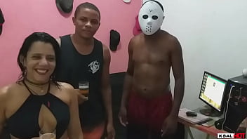 Preview 2 of Porn Videos Jaberjasti Chdaai - Danny hot realiza o desejo de dois f&atilde_s do ouro lado da ponte do munic&iacute_pio de Niter&oacute_i e faz o gang bang na plena madrugada parte 1
