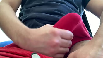 Preview 2 of Iggy Amor - melando a cueca vermelha no home office