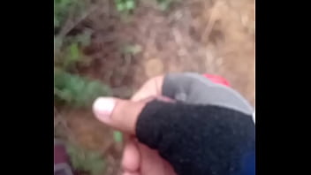 Preview 2 of Xnxx Gf Bf Indian - Punheta durante o pedal de bike