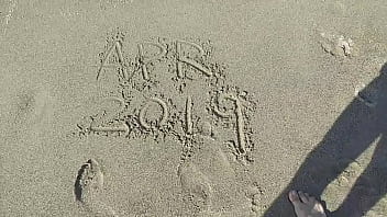 Preview 1 of Amateur Bbw Milf Fucked Pov - Chase90 Walking Nude On The Beach