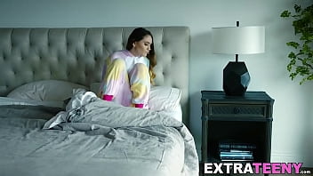 Preview 1 of High Note - Petite and sexy babe Sera Ryder swallows big rock hard cock