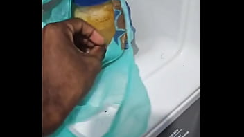 Preview 2 of Indian Saga Sex - O que voc&ecirc_ tem no teu congelador?Eu tenho 500ml de porra congelada.