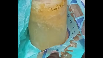 Preview 3 of Indian Saga Sex - O que voc&ecirc_ tem no teu congelador?Eu tenho 500ml de porra congelada.