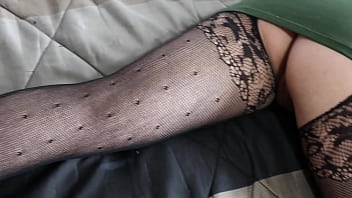 Preview 1 of Spycam Russian Mom - Mi hijastra me convence de tener sexo cuando estamos solos en casa / primera parte