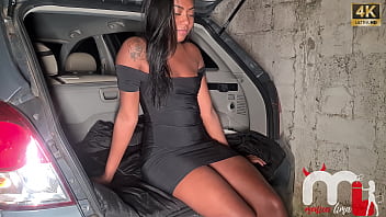 Preview 1 of Mallu Aunties X Videos - Fodi a gostosa da namorada da Monica Lima escondido atr&aacute_s do carro e enchi sua buceta de esperma. (Bartira Luz) - &quot_COMPLETO NO RED&quot_