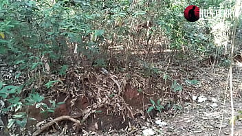 Preview 4 of New Hd Indian Bf - Parei pra mijar e acabei chupando um motoqueiro no mato