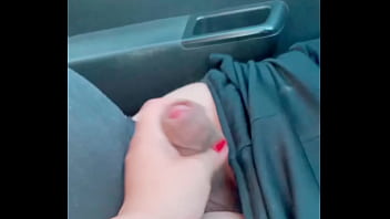 Preview 1 of Pov Handjob Threesome - Masturbando a mi amo mientras conduce