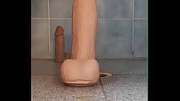 Preview 4 of Beaks - GoldenChibre - Old video with dildos