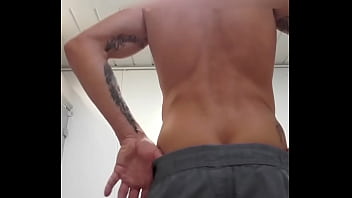 Preview 2 of Figa Giovane - and exhib in the locker room of the gym