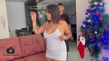 Preview 1 of Life Sxx Yiedo - Ayudo a mi sexy madrastra MILF con sus clases de aerobicos y terminamos follando muy rico y duro.