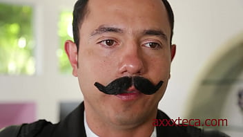 Preview 1 of Italian Hot Movi - Bigoton se coge Leah Gotti y disfruta que se la mame bien rico mientras le aprieta sus nalgotas