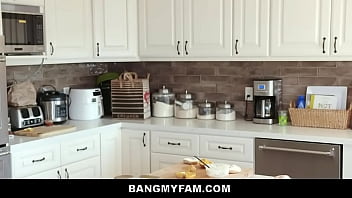 Preview 1 of Bbw Small Tits Glasses - Vanna Bardot Gives A Sexual Favor To Stepbrother