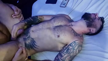 Preview 1 of Boloda Sex - PAGANDO O MEU PERSONAL COM ROLA - COMPLETO NO RED