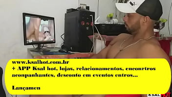 Preview 3 of Paralel Jpan - O gostoso do Mike Hot bota para gravar video chmada de um Cliente que pedi para ele se masturbar e Gozar na boca da Gostosa da Danny Hot