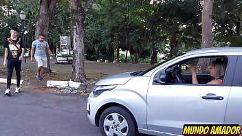 Preview 1 of Xxxhot Vedio - Colocou o amigo no porta malas pra entrar escondido no motel!