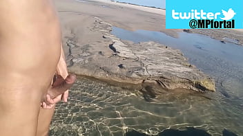 Preview 4 of Chhota Boy Brjars - Aquela punheta de leve na praia