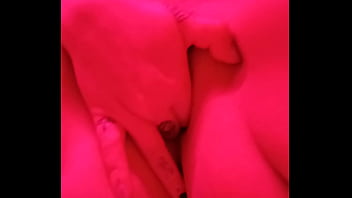 Preview 2 of Jenna V - Masturb&aacute_ndose en la cama
